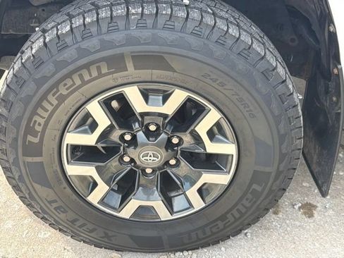 Used 2020 Toyota Tacoma SR AWD/4WD image 11