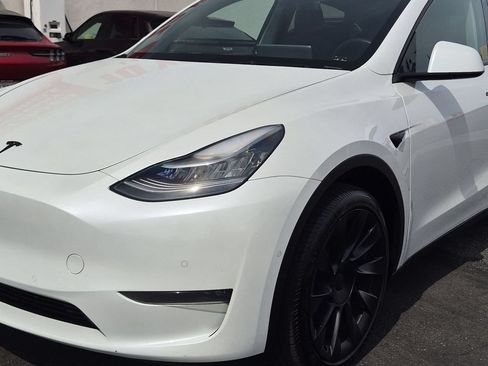 Used 2021 Tesla Model Y Long Range AWD/4WD image 9