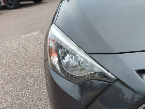 Certified 2019 Toyota Yaris L FWD image 10