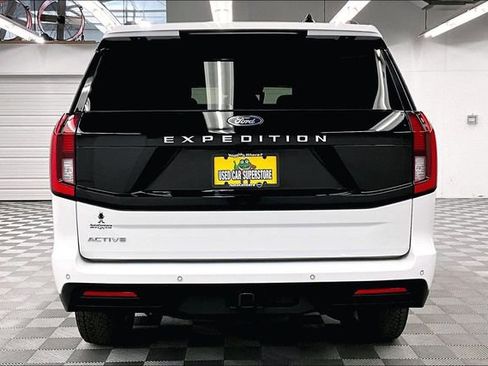 Used 2025 Ford Expedition Active AWD/4WD image 5