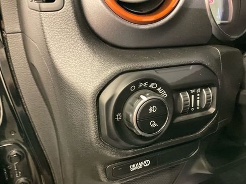 Used 2020 Jeep Gladiator Mojave w/ Dual Top Group AWD/4WD image 13