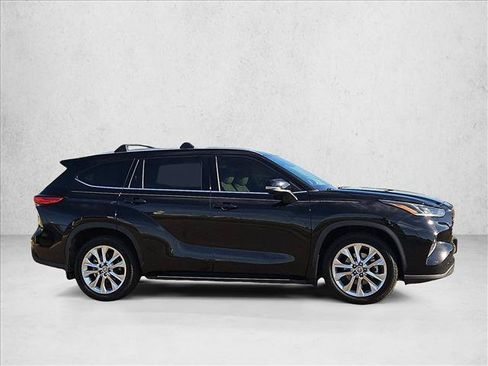 Used 2020 Toyota Highlander Limited FWD image 4