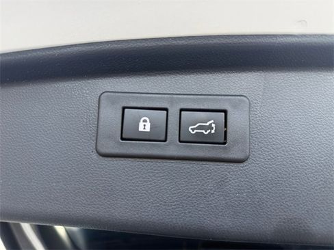 Used 2021 Subaru Outback Touring w/ Popular Package #2 image 10