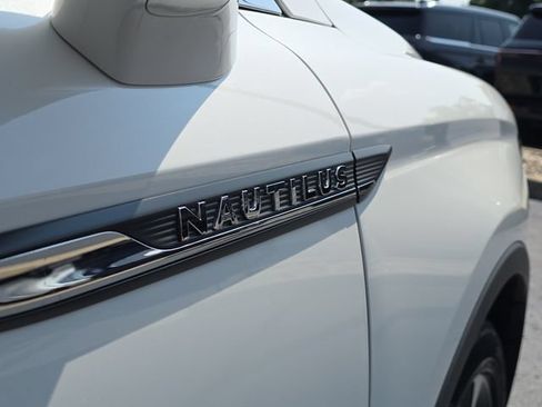 Used 2023 Lincoln Nautilus Reserve AWD/4WD image 30