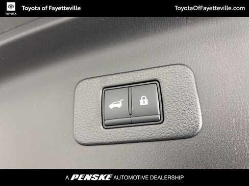 Used 2023 Nissan Armada SL w/ Captain's Chairs Package image 13