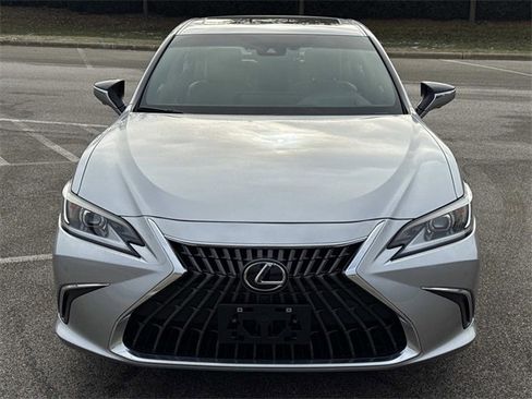 New 2025 Lexus ES 300h w/ Luxury Package image 2