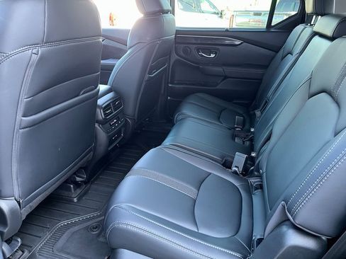 Used 2025 Honda Pilot Touring image 11