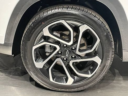 Used 2025 Chevrolet Trax RS FWD image 16
