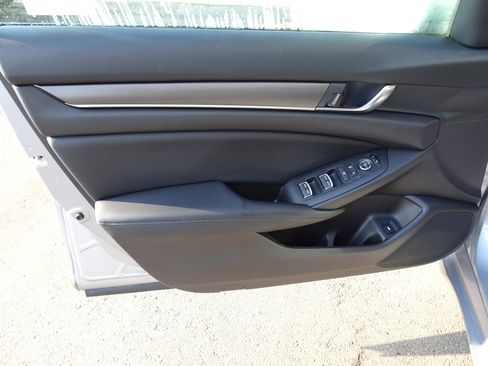 Used 2018 Honda Accord LX image 11
