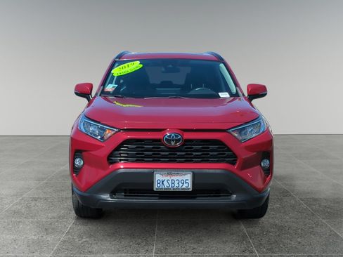 Used 2019 Toyota RAV4 XLE Premium w/ Carpet Mat Package FWD image 8