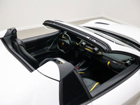 Used 2022 Ferrari 812 GTS RWD image 83