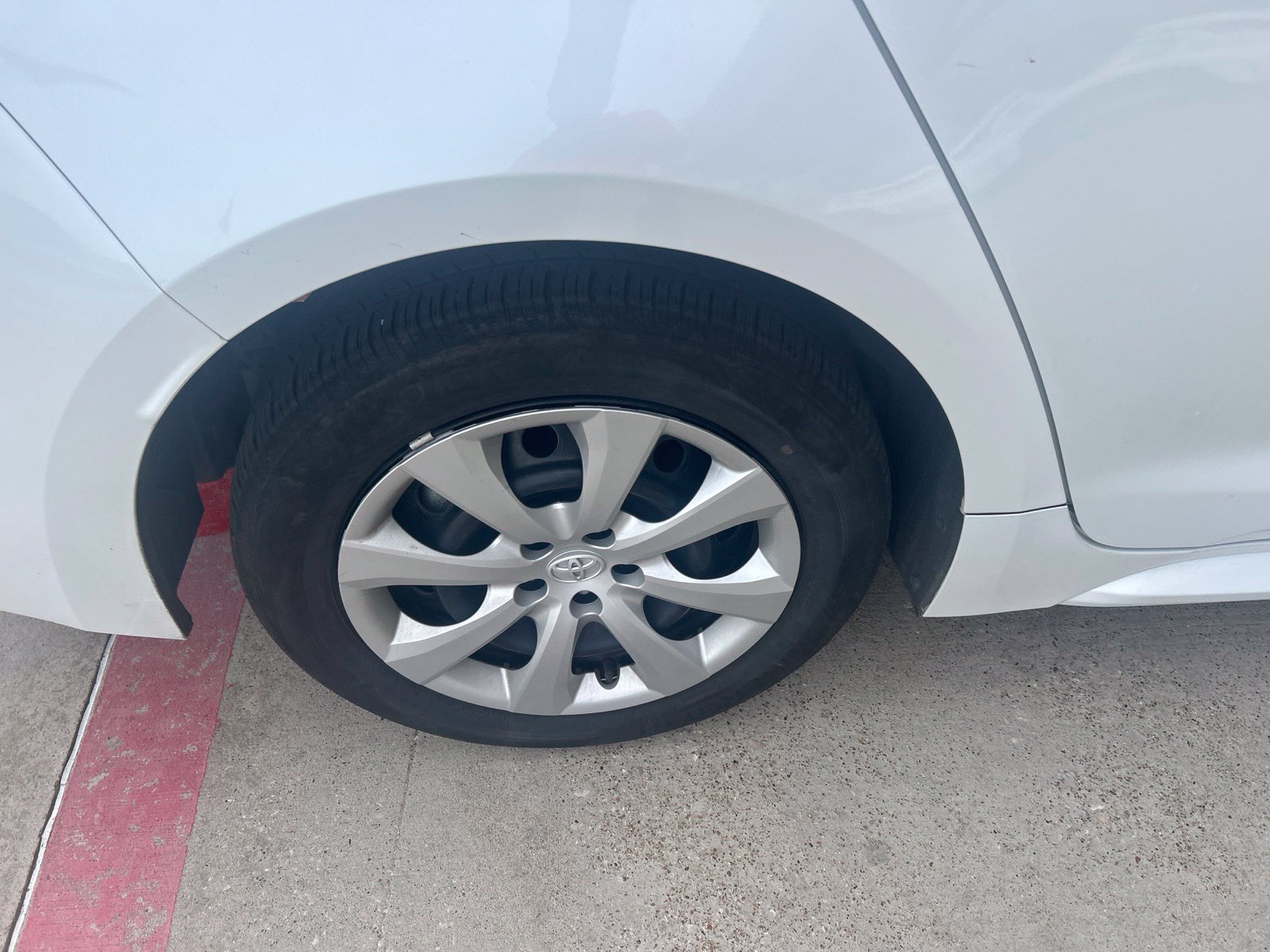 Used 2025 Toyota Corolla LE FWD image 9