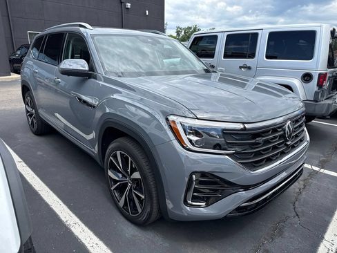 Used 2026 Volkswagen Atlas SEL Premium R-Line AWD/4WD image 2