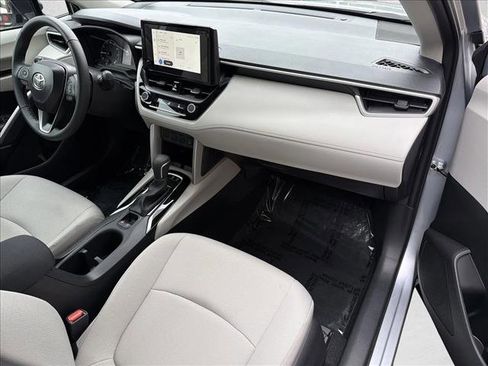 Certified 2025 Toyota Corolla Cross LE image 27