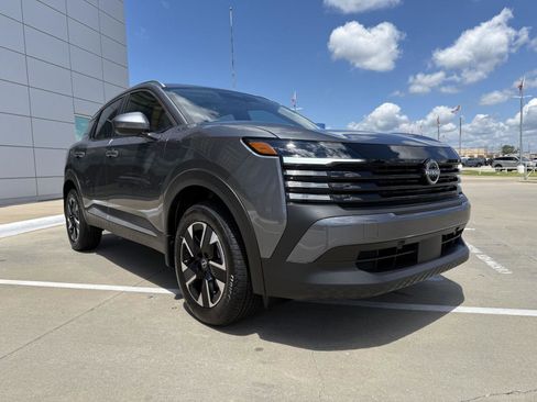 New 2026 Nissan Kicks SV image 7