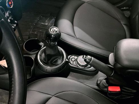 Used 2016 MINI Cooper 4-Door Hardtop image 16