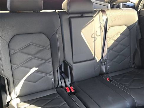 Used 2025 Volkswagen Atlas Cross Sport SE AWD/4WD image 30