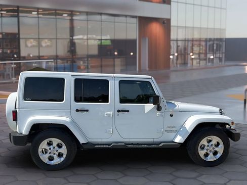 Used 2015 Jeep Wrangler Unlimited Sahara w/ Mopar Chrome Edition Group AWD/4WD image 17