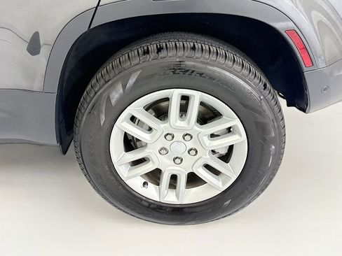 Certified 2025 Land Rover Defender 110 S image 30