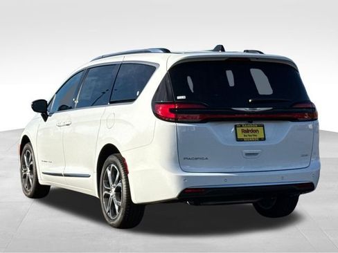 New 2026 Chrysler Pacifica Pinnacle image 7
