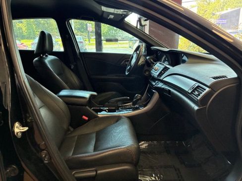 Used 2017 Honda Accord Sport Special Edition image 29