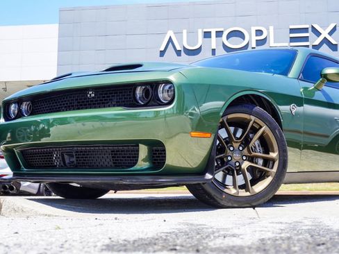 Used 2023 Dodge Challenger SRT Hellcat w/ Driver Convenience Group RWD image 2