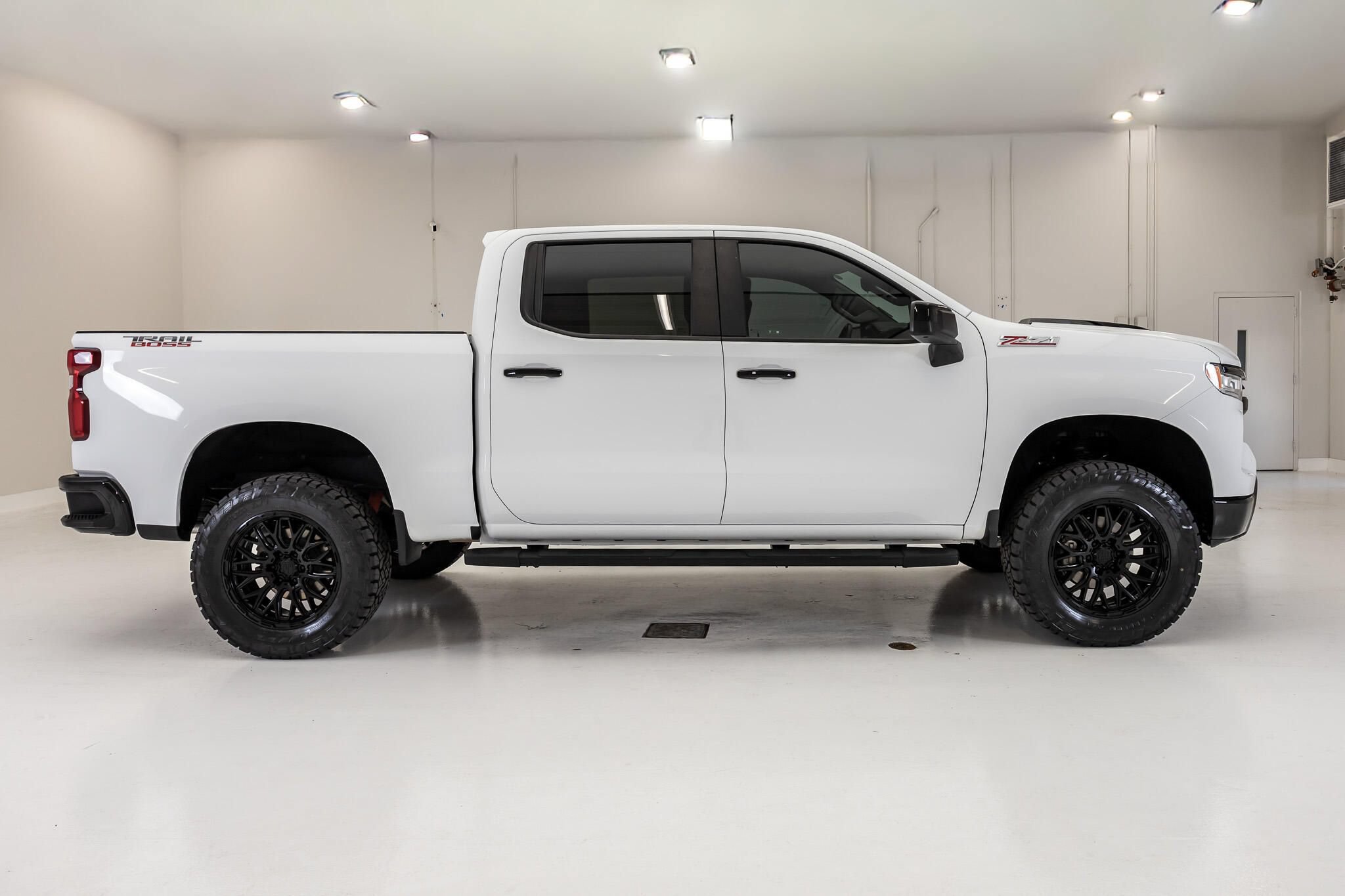 Used 2024 Chevrolet Silverado 1500 LT Trail Boss w/ Protection Package AWD/4WD image 11