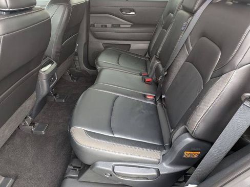Certified 2025 Nissan Pathfinder SL AWD/4WD image 25