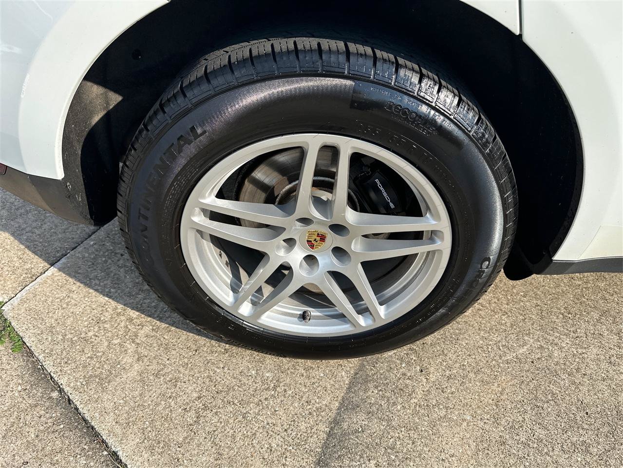 Used 2017 Porsche Macan AWD/4WD image 26