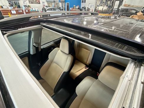 Used 2018 Toyota RAV4 XLE FWD image 21