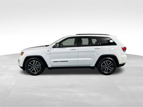 Used 2019 Jeep Grand Cherokee Trailhawk AWD/4WD image 3
