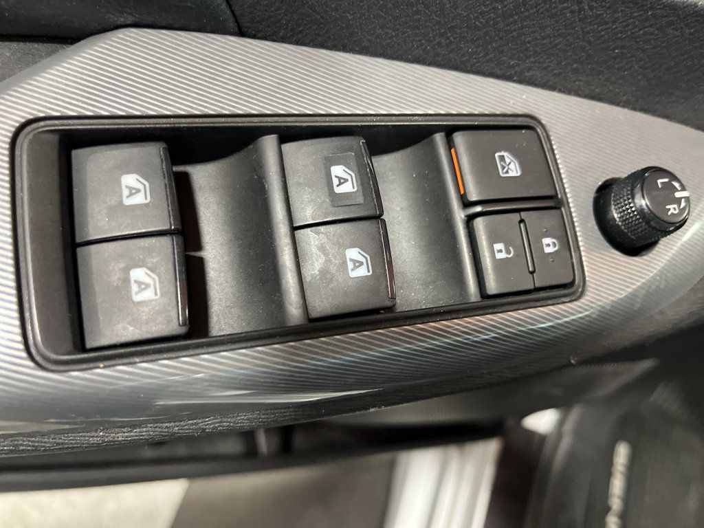Used 2019 Toyota Sienna SE w/ SE Preferred Package AWD/4WD image 35
