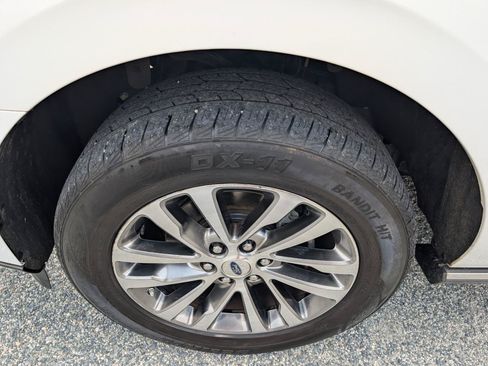Used 2018 Ford Expedition Limited AWD/4WD image 12