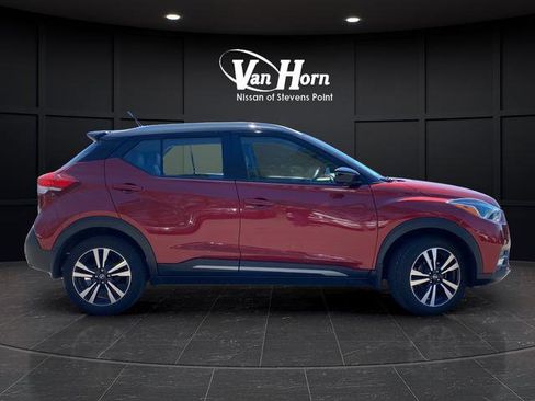 Used 2019 Nissan Kicks FWD image 8