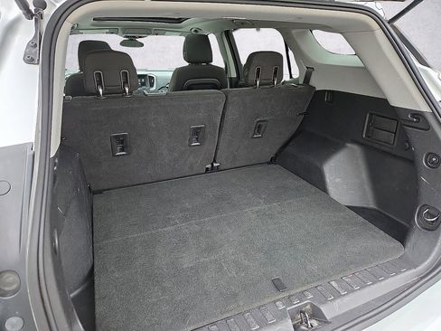 Used 2018 GMC Terrain SLE w/ Driver Convenience Package FWD image 9