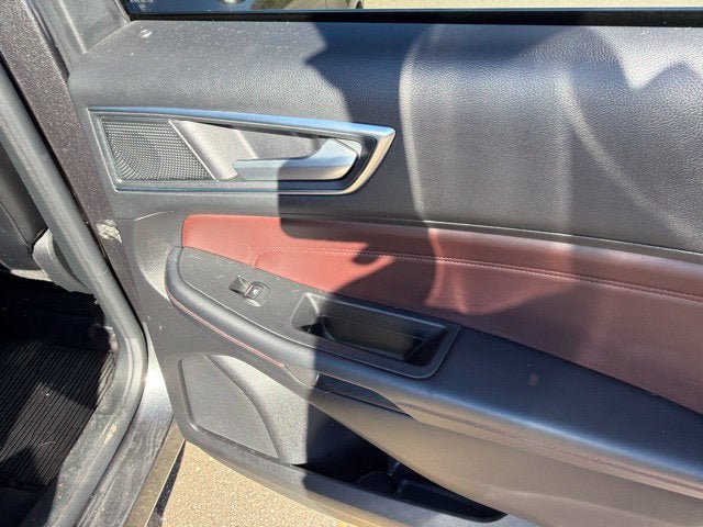 Used 2020 Ford Edge Titanium w/ Equipment Group 301A AWD/4WD image 10