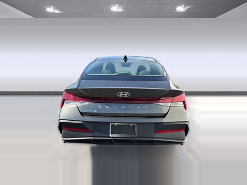 Used 2024 Hyundai Elantra SEL FWD image 10