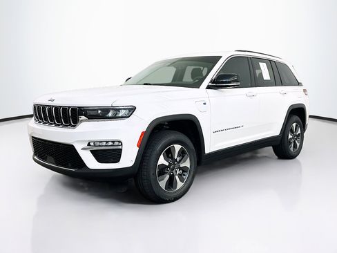 Used 2023 Jeep Grand Cherokee 4WD 4xe w/ Luxury Tech Group II image 3