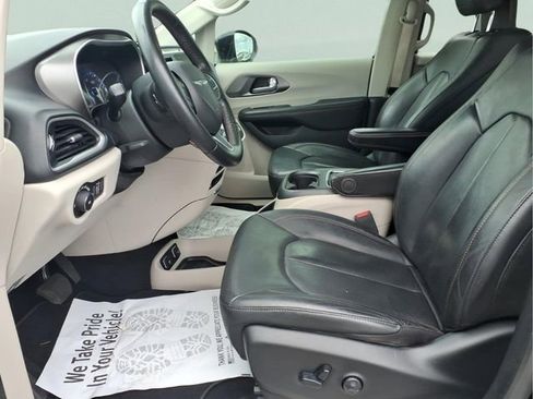 Used 2020 Chrysler Pacifica Touring-L Plus FWD image 19