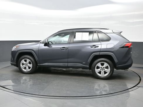 Used 2020 Toyota RAV4 XLE image 3