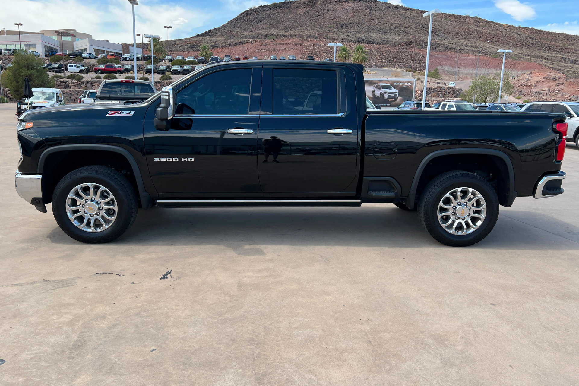Used 2025 Chevrolet Silverado 3500 LTZ w/ LTZ Convenience Package AWD/4WD image 2
