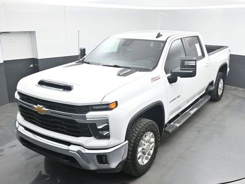 Used 2024 Chevrolet Silverado 2500 LT AWD/4WD image 33