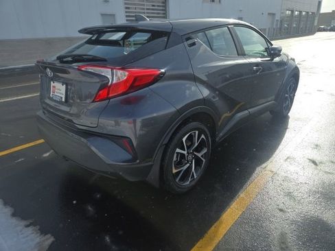 Used 2022 Toyota C-HR XLE image 6
