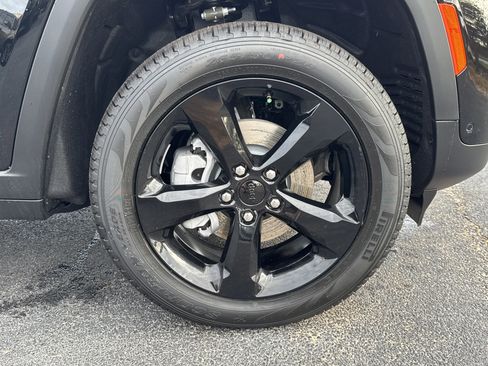 New 2025 Jeep Grand Cherokee Limited w/ Luxury Tech Group II image 13