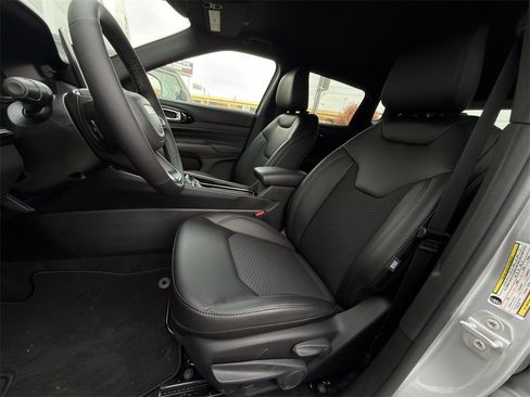 New 2026 Jeep Compass Latitude image 19