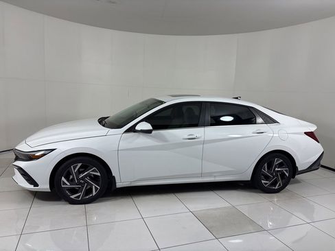 New 2026 Hyundai Elantra Limited FWD image 2