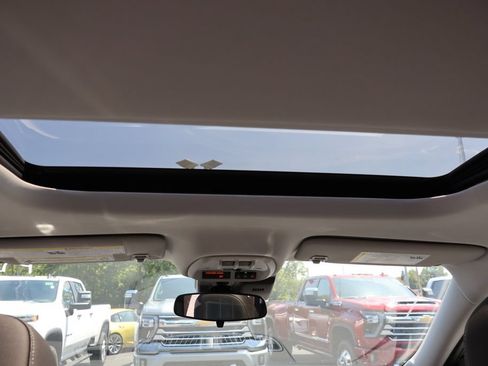 New 2026 Chevrolet Trax LT w/ Sunroof Package FWD image 18