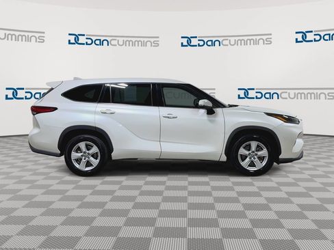 Used 2021 Toyota Highlander LE FWD image 9