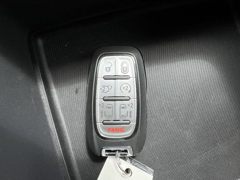 Used 2026 Chrysler Pacifica Select AWD/4WD image 35