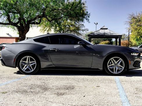 Used 2024 Ford Mustang Premium image 4